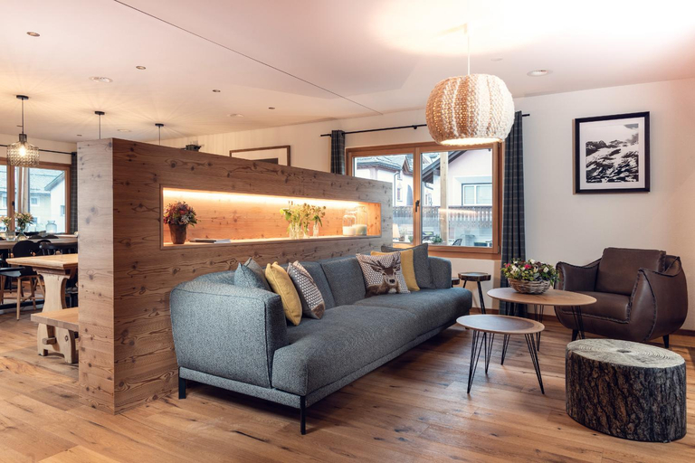 Public Area 3, Conrad's Mountain Lodge, Maloja