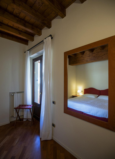 Bedroom 2, Apartments Golf Bogliaco, Brescia