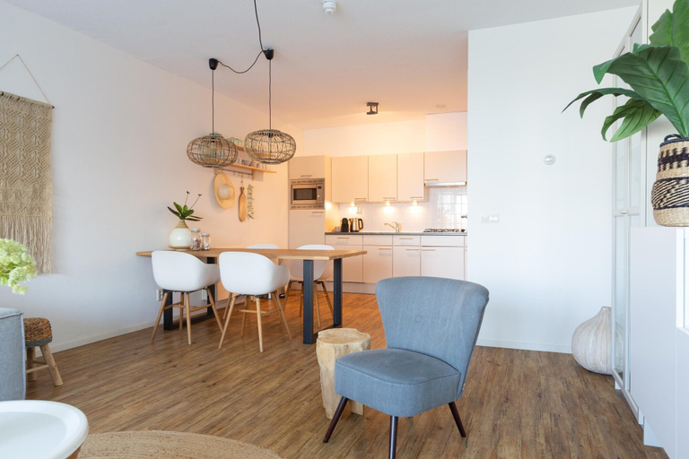 Dining 4, Apartment in Den Haag With Balcony, The Hague