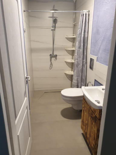 Bathroom 3, Hanu Teo Sapantanu, Sighetu Marmatiei