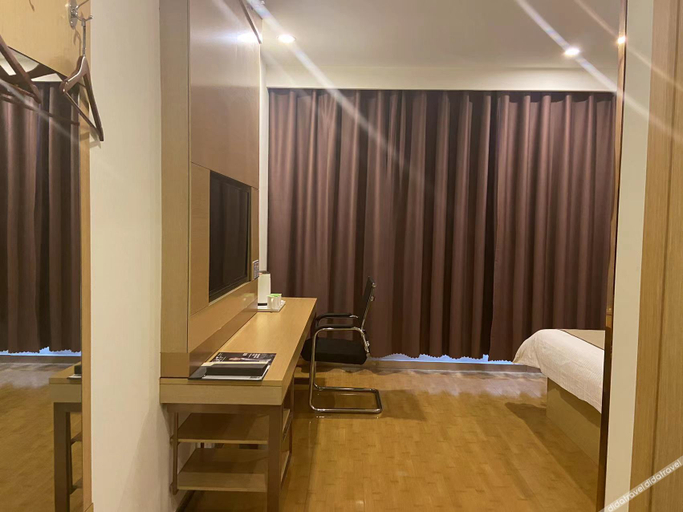 Bedroom 2, グリーンツリースマートチョイスeスポーツホテル(バスターミナル), Zibo