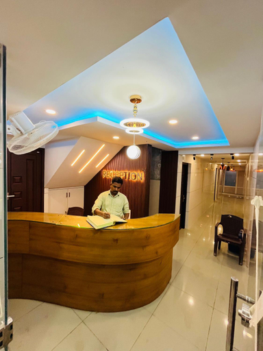 Others 4, Priya lodge, Kozhikode