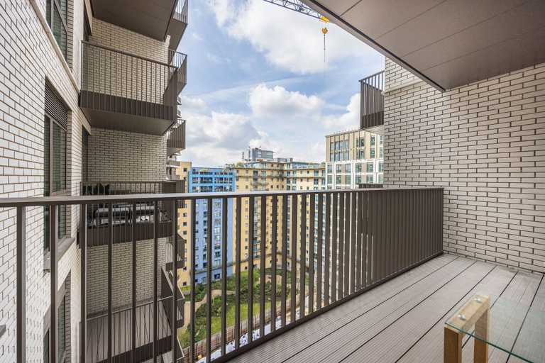 Others 5, ExCel Pad 3 Bed and 3 Bath Apartment, London
