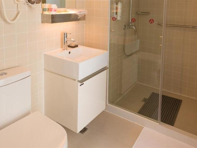 Bathroom, TOWO Shangpin Hotel (Shenzhen Bitou Subway Station), Shenzhen