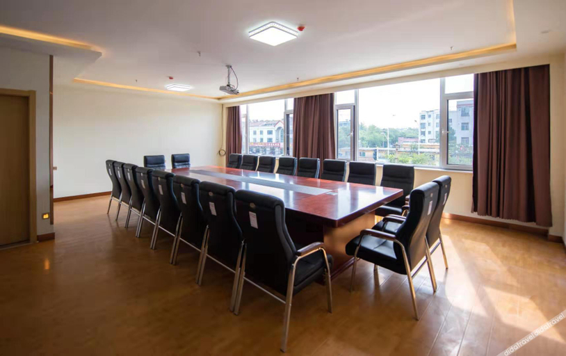 Business Facilities, グリーンツリースマートチョイスeスポーツホテル(バスターミナル), Zibo
