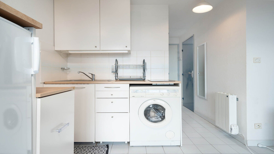 Private kitchen 2, Cozy Beachside Apartment in Agde, Hérault