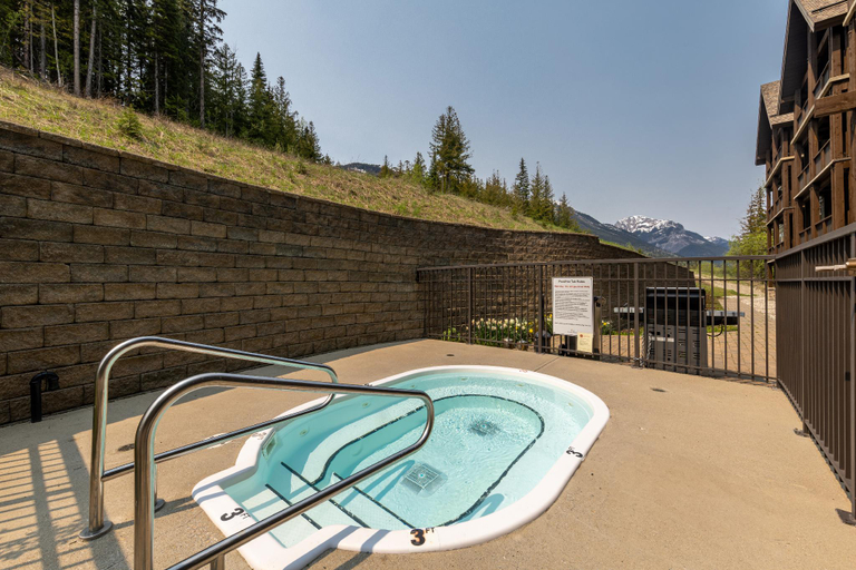 Sport & Beauty 2, Palliser Lodge — Bellstar Hotels & Resorts, Columbia-Shuswap