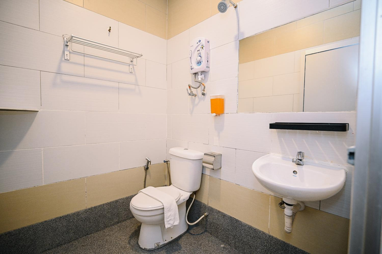 Bathroom 4, Swing & Pillows @ Kota Warisan, Sepang【Early Check In & Late Check Out Available】, Sepang