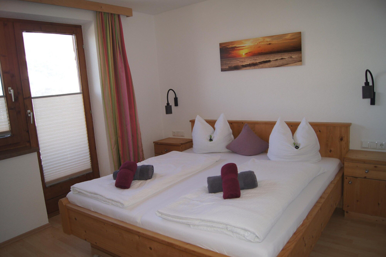 Room 3, Holiday Apartment Near ski Area, Schwaz