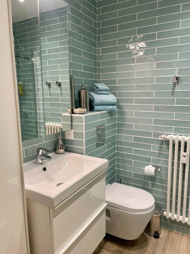 Bathroom 4, Studio in Antibes Near La Salis Beach, Alpes-Maritimes