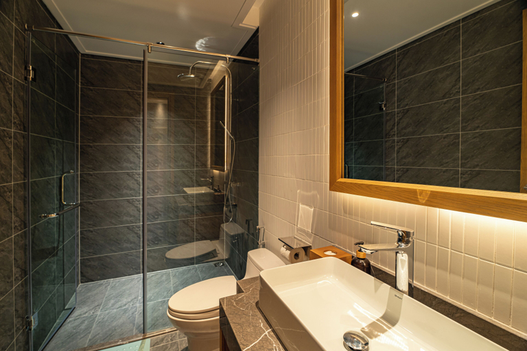 Bathroom 5, Nam Dat Hotel by D'Lecia Ha Long, Hạ Long