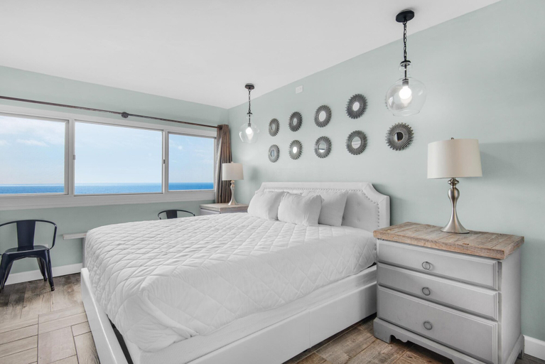 Bedroom 2, Pinnacle Port A-910, Bay