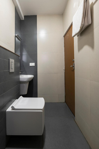 Bathroom 4, BLIZZ REGENCY, Ernakulam