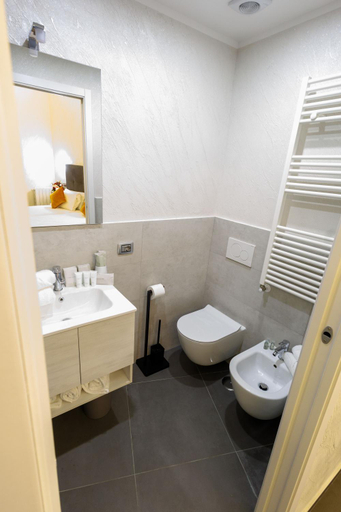 Bathroom 2, V Collection Vatican Jubilee Guest House, Roma