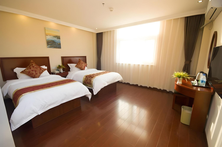 Bedroom 2, GreenTree Inn Shandong Qingdao Development District Sdust Express Hotel, Qingdao