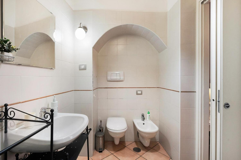 Bathroom 4, B&B Verdi, Salerno