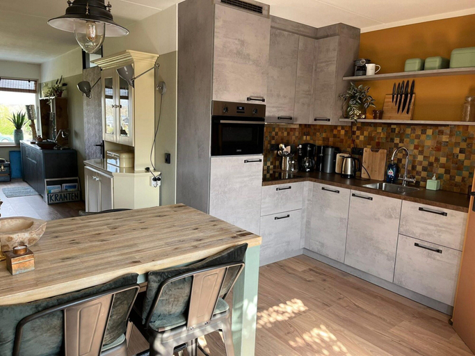 Dining 3, Spacious Apartment in Maartenszee Dune, Zijpe