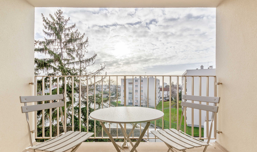 Outdoor dining, Bright apt With Balcony -6p-proche Disney/paris, Val-de-Marne