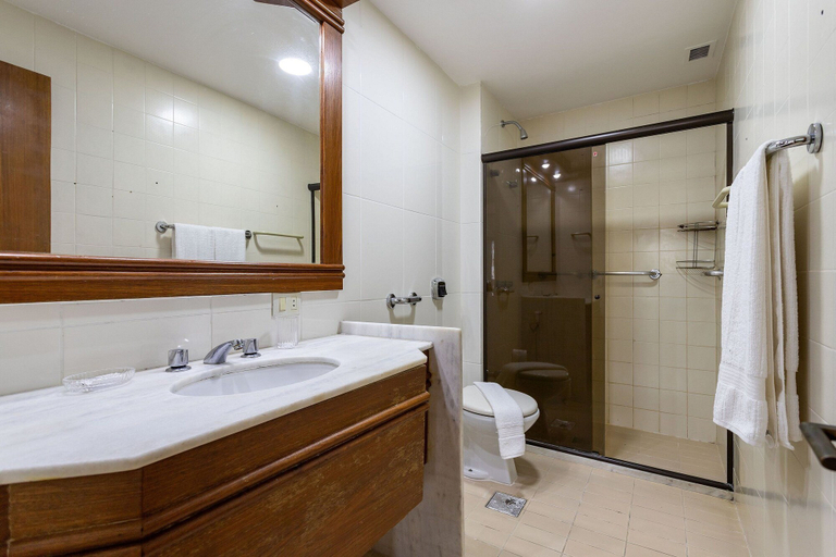 Bathroom 4, (1006) Apartamento com 2 Suítes e Vista para o Cristo, Rio de Janeiro