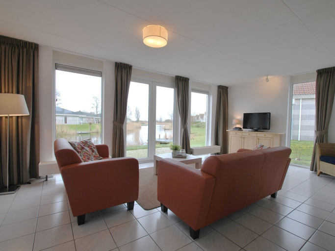 Living area 5, Semi-detached Bungalow on Open Water, Wûnseradiel