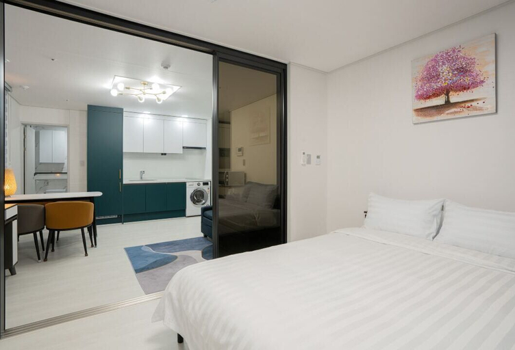 Bedroom 2, Seomun Residence Hotel, Jeju