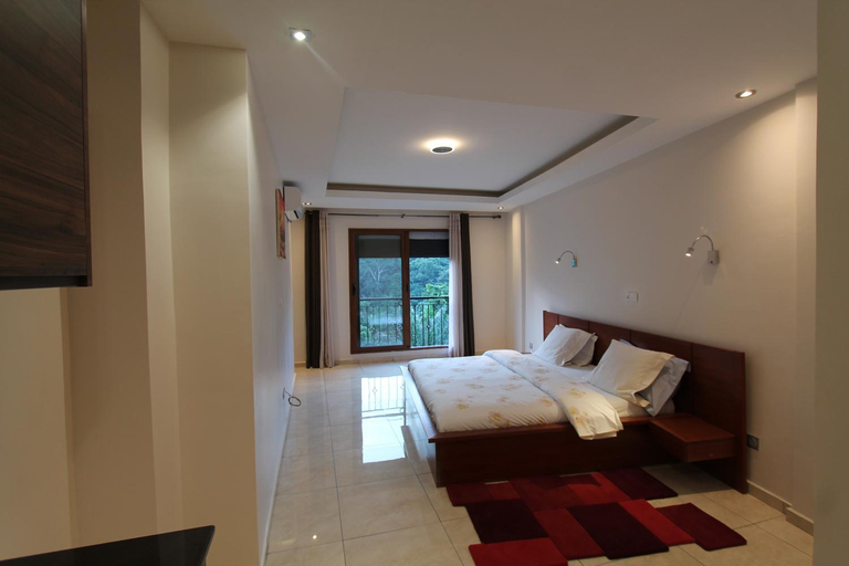 Others 5, MASSOU Residence, Mfoundi