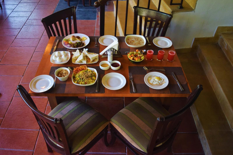Food & Drinks 3, Manu Maharani Regency, Nainital