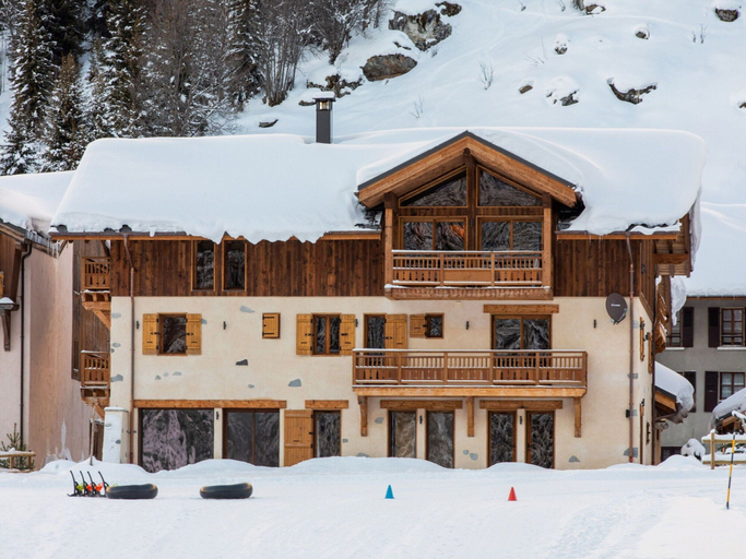 Others 5, Chalet in Champagny by Ski Slopes, Savoie