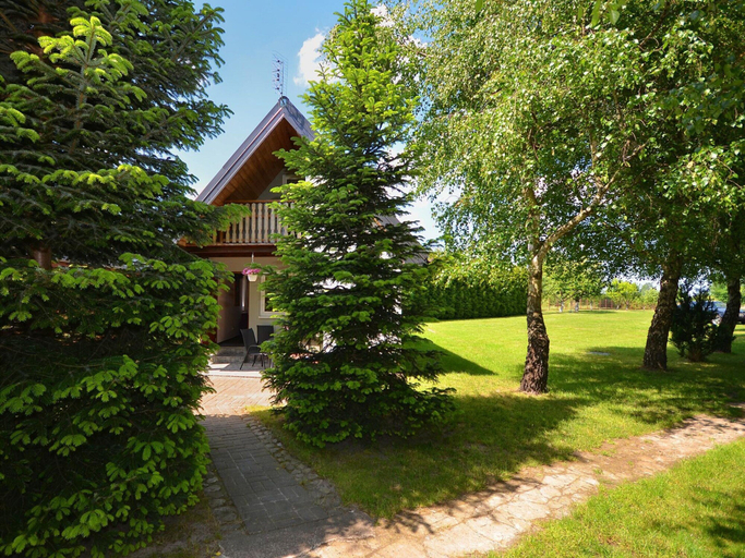 Garden 5, Comfortable Holiday Homes, Covered Pool, Sławno