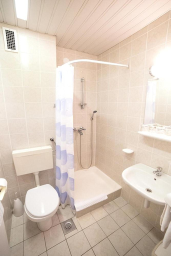 Bathroom 5, Hotel Slaven, Crikvenica