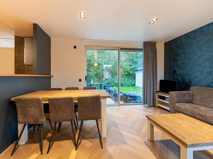 Dining 5, Holiday Home in Zevenhuizen Near Rottemeren, Zevenhuizen-Moerkapelle