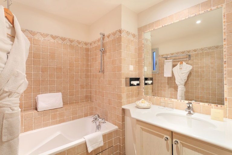 Bathroom 3, Hotel Le Grimaldi by HappyCulture, Alpes-Maritimes