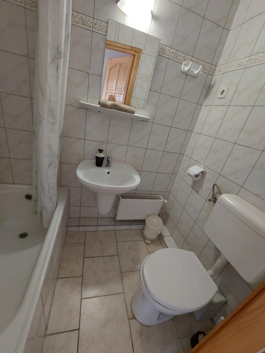 Bathroom 1, Palma Vendeghaz, Szeged