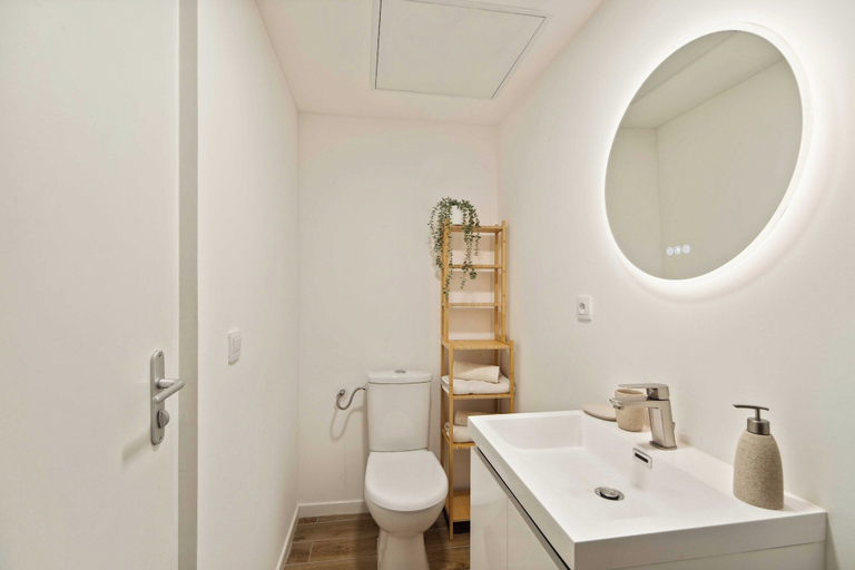 Bathroom 3, Elegant Appt- AC- 1br/2p - Centre St Tropez, Var