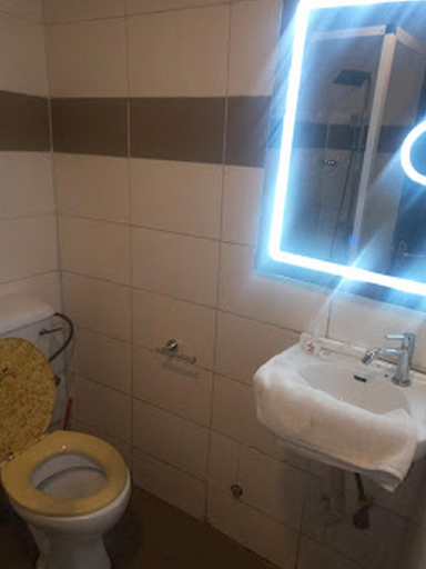 Bathroom 3, Presken Hotel and Suites (Alade), Ikeja