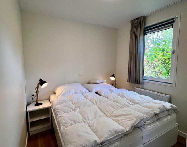 Room 2, Unique Chalet for 5 With Garden, Zijpe