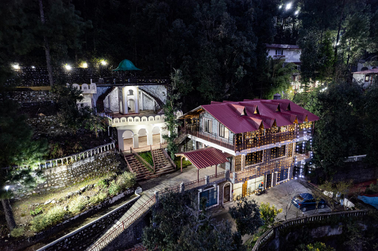 Exterior & Views