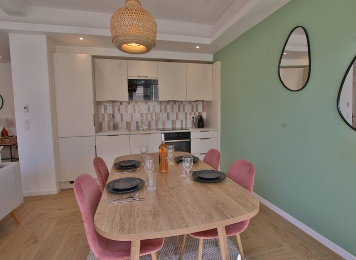Dining 4, Apartment in Antibes Near Sandy Beaches, Alpes-Maritimes