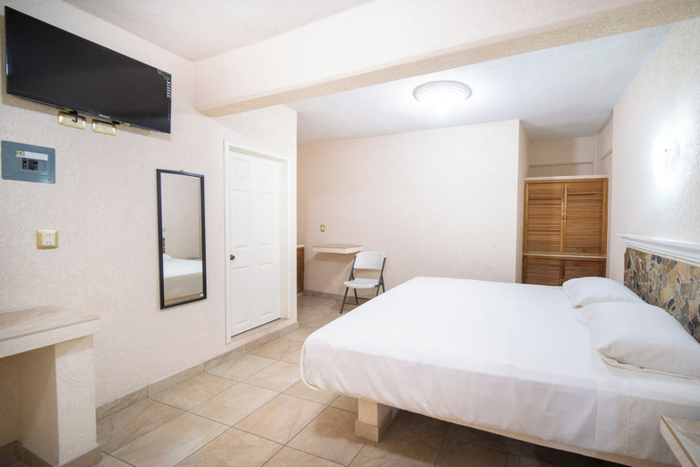 Room 3, HOTEL PENINSULA Salina Cruz, Dist. Tehuantepec