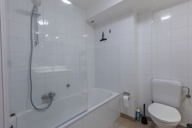 Bathroom 5, Apartment With Casino Views, West-Vlaanderen