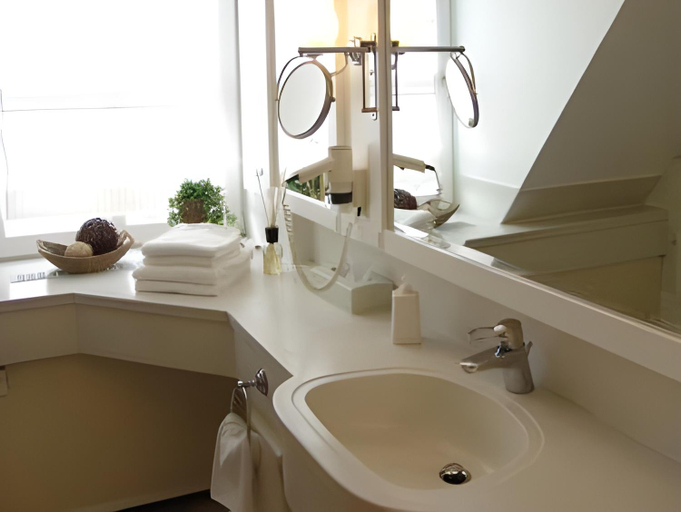 Bathroom 2, Hotel Lippischer Hof, Lippe