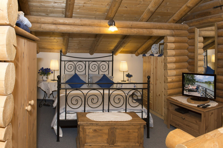Room 4, Cabin in Seefeld Near Ski Slopes & Mountains, Innsbruck Land