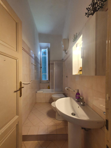 Bathroom 5, Relais Puccini, Lucca