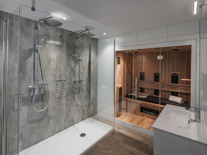 Bathroom, Lodge in Zeeland near Nieuwvliet Beach, Sluis