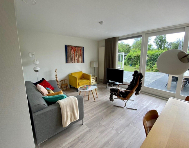 Living area, Lovely Bungalow With Huge Garden, Zijpe