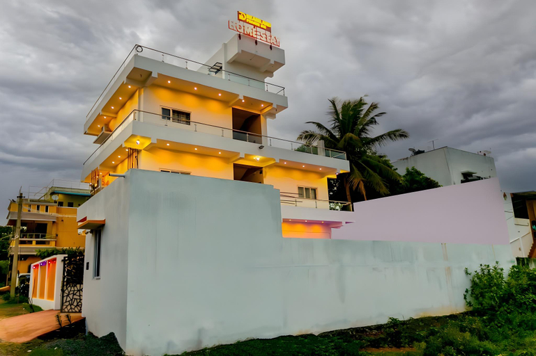 Exterior & Views