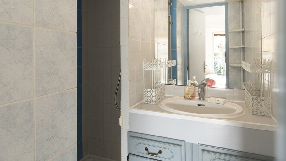 Bathroom 4, Coastal Comfort for Families, Hérault