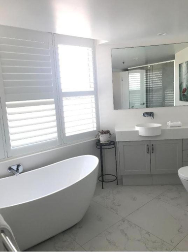 Bathroom 5, Burleigh Surf, Gold Coast