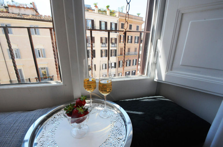 Others 5, Suite Spagna 29, Rome