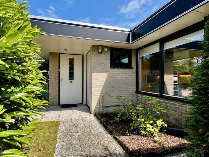 Reception, Amazing Bungalow With Sunny Garden, Zijpe